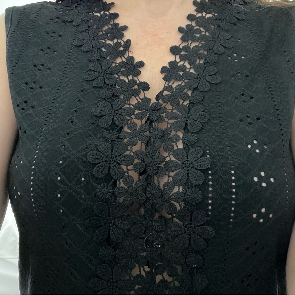 Black Floral Lace V-Neck Sleeveless Top